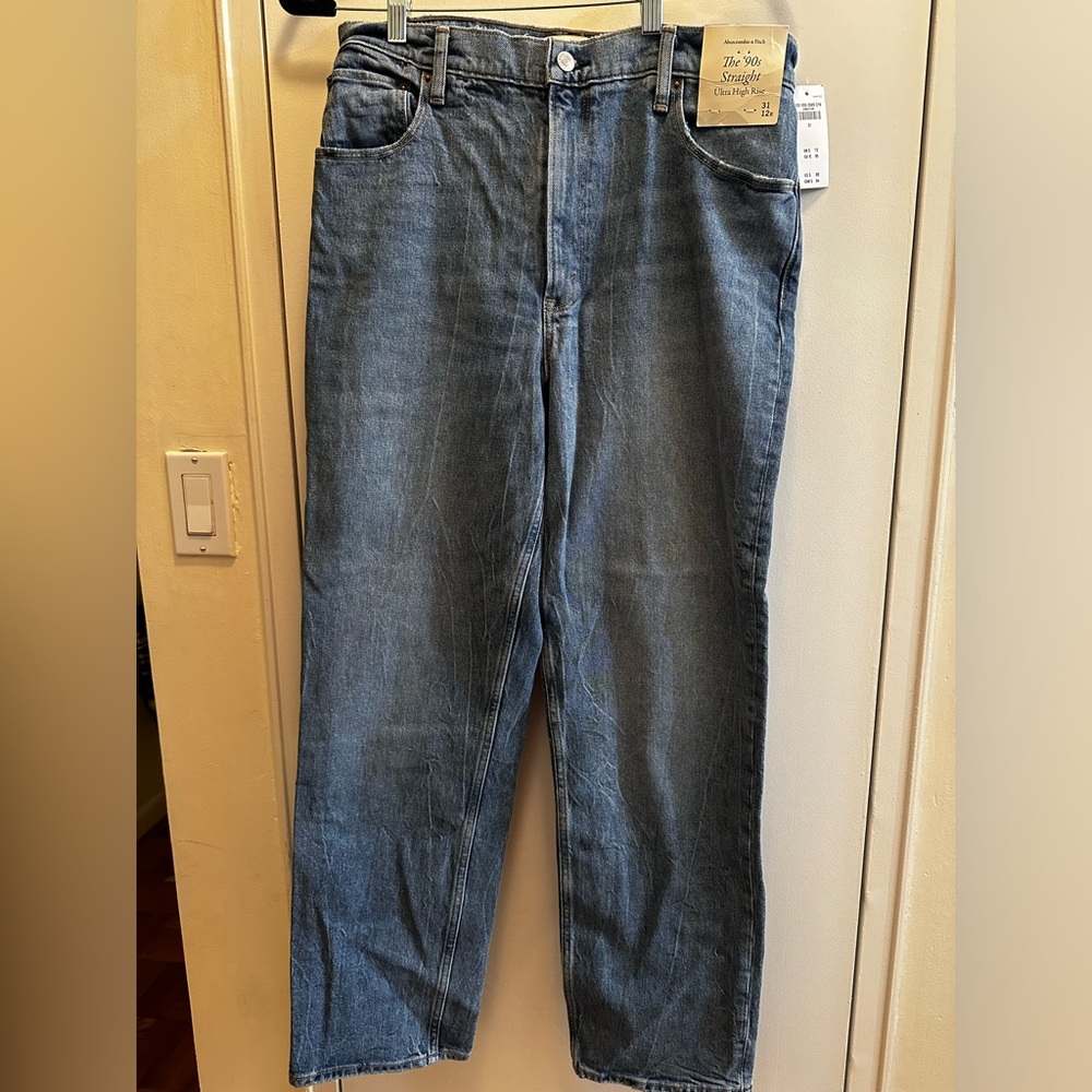 Abercrombie 90s Straight Ultra High Rise Jeans (NWT) (Size 31/12R)
